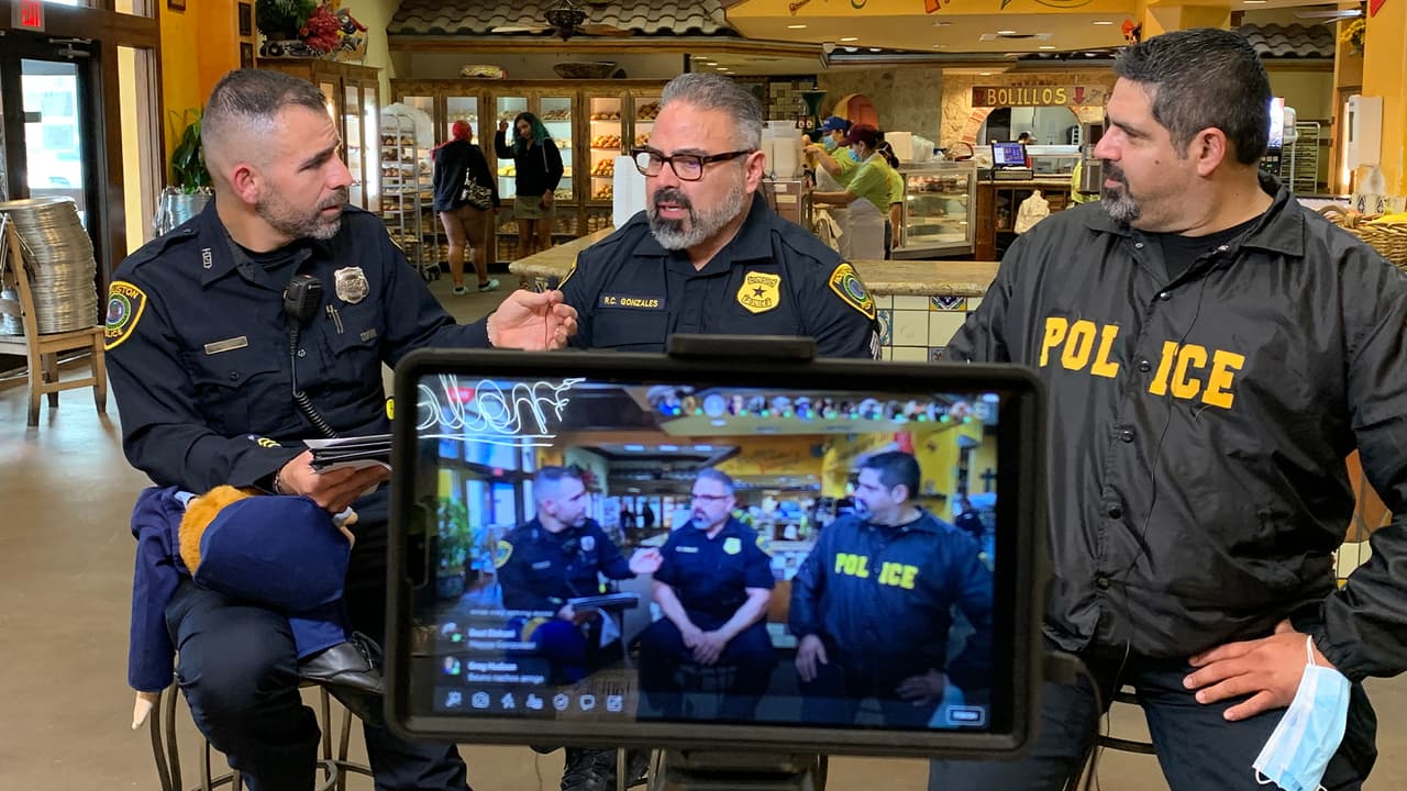 La trasmisión la realizaron desde una reconocida panadería en la calle Wayside Drive por la carretera 45.