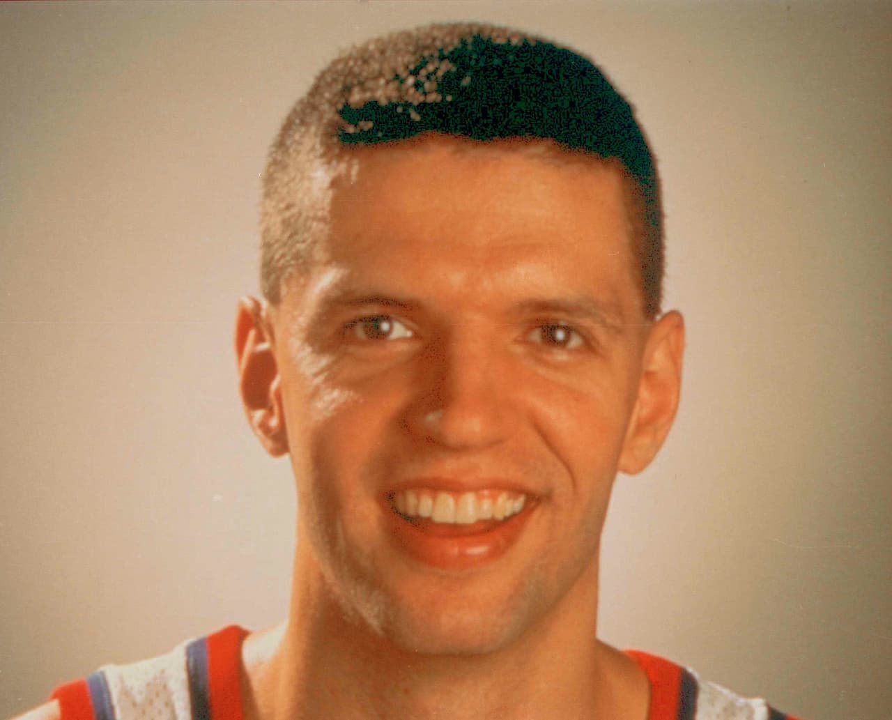 Drazen Petrovic (28 años) – Uno de los mejores basquetbolistas europeos de los años 80’s, perdió la vida en 1993 cuando sufrió un accidente de tránsito en Alemania.