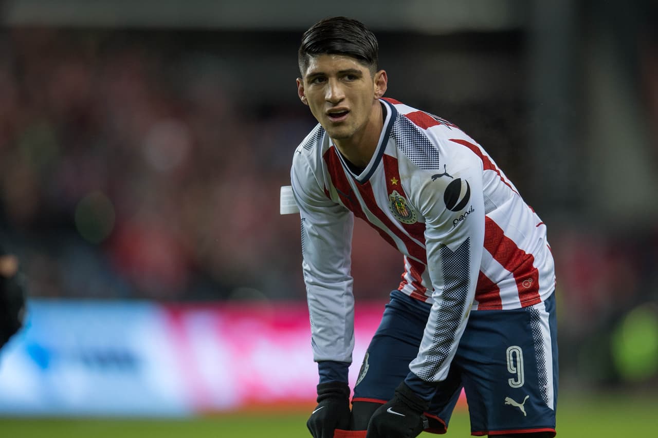Allí apareció la figura de Alan Pulido en un tiro libre para poner el 1-2 de nuevo a favor de Chivas de Guadalajara.