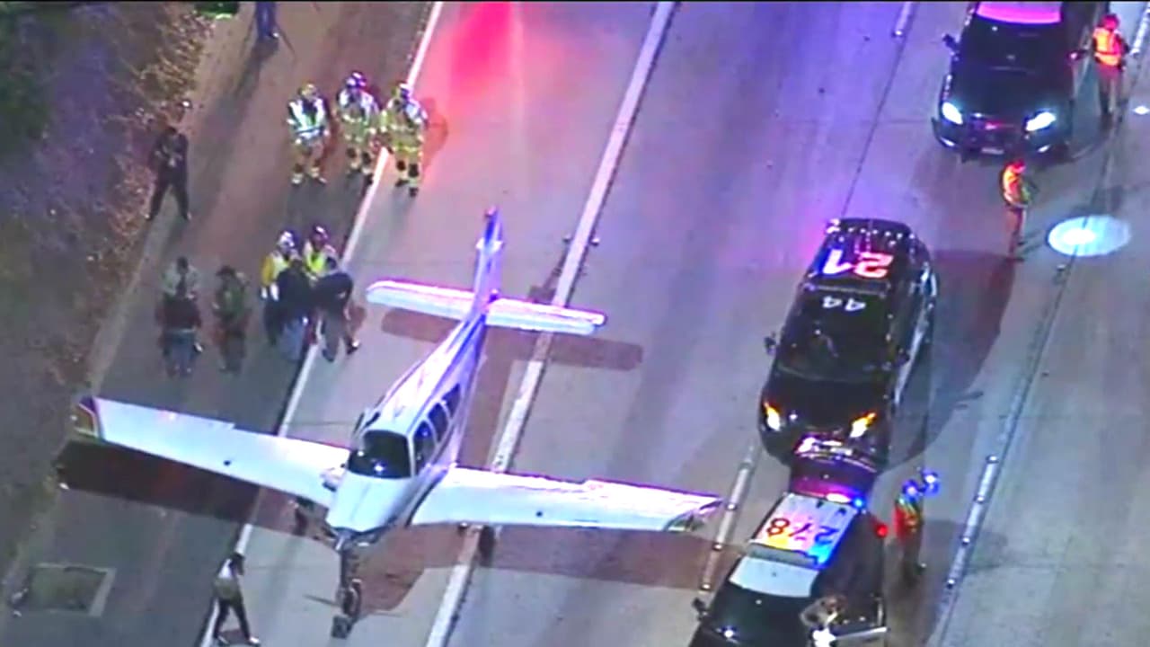 Una avioneta aterriza de emergencia sobre transitada autopista del sur de California