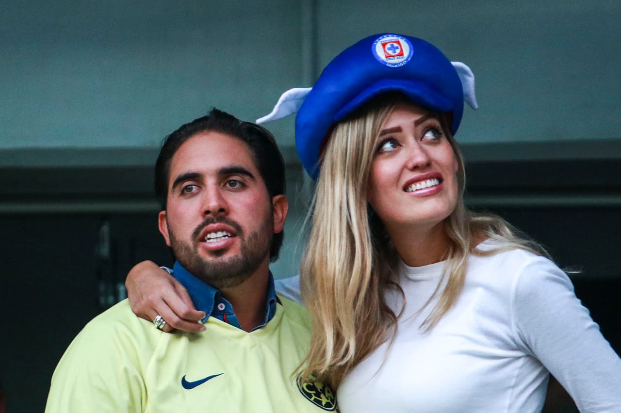 Los fanáticos viven la Final del Apertura 2018 entre Cruz Azul y América. en el Estadio Azteca.