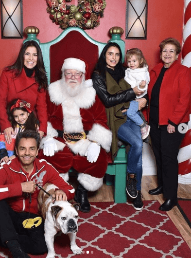 Este 2019 la fotografía navideña no faltó y aunque Kailani y Aitana han crecido, no dejan de desbordar ternura y alegría en la familia. 
<br>