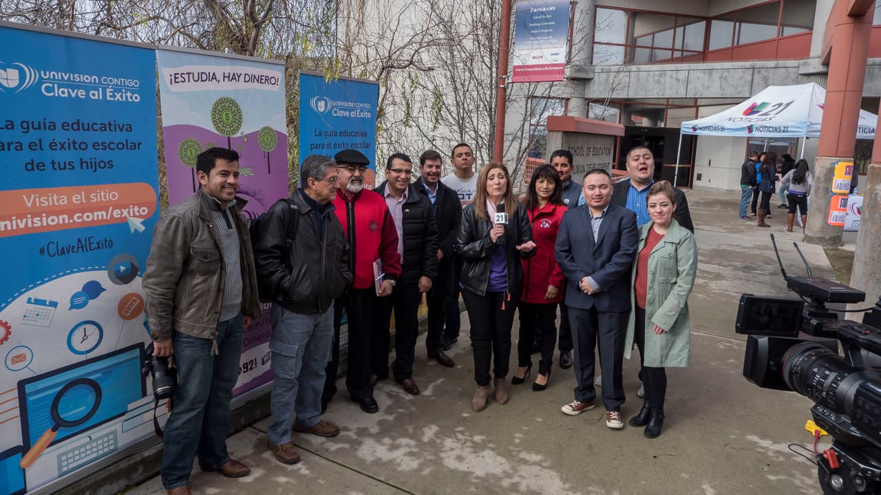 Ocho colegios y universidades ayudaron a estudiantes y sus familias llenar las solicitudes de FAFSA.