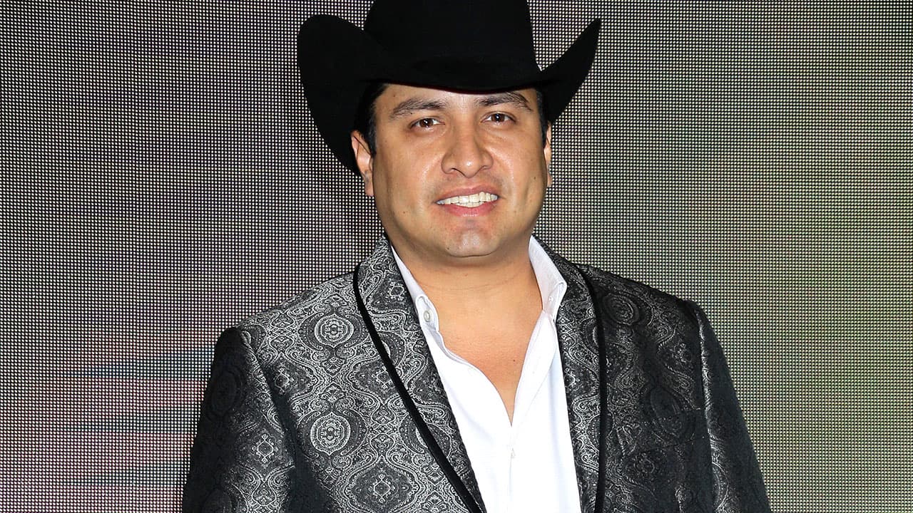 Julión Álvarez revela por qué fue multado y reacciona a las críticas por su manera de beber