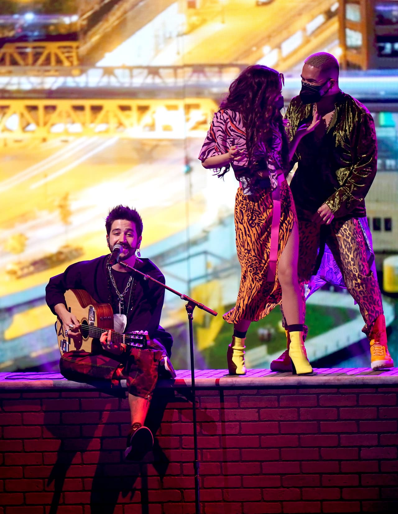 Durante el primer día de ensayos de Premio Lo Nuestro,uno de los primeros en preparar su participación fue Camilo.