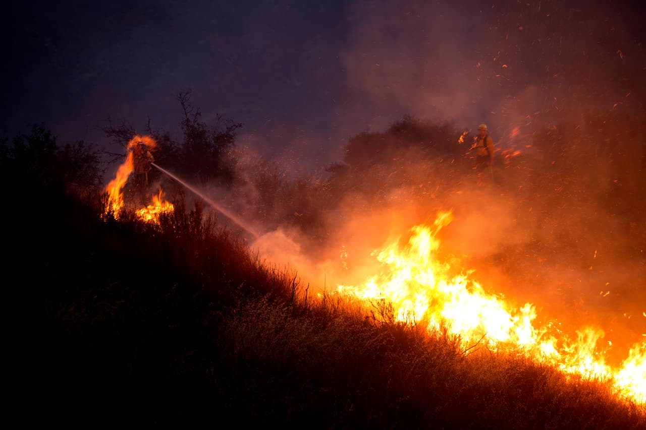 Al norte de Gilman Street hasta Bluff Street. / Potato Canyon Area West a Raywood Flat, en el condado de San Bernardino.