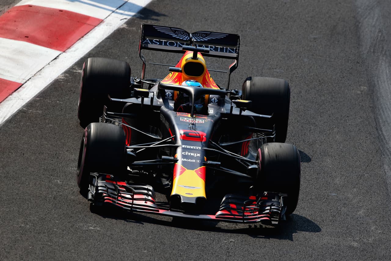 Daniel Ricciardo, compañero de Verstappen, quedó en segundo lugar con marca de 1:17.139.