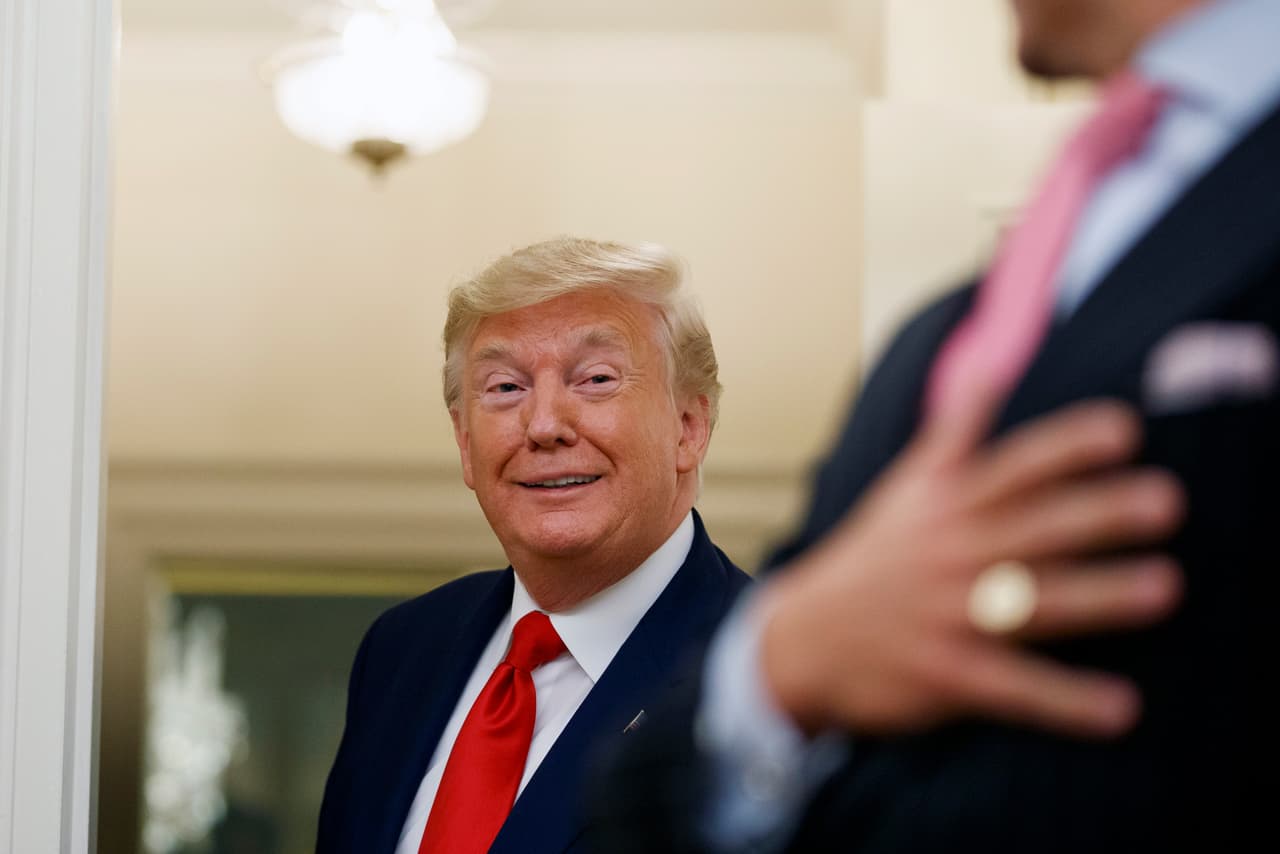 El presidente Trump ordenó que el gobierno no colabore con la investigación, con resultados mixtos.