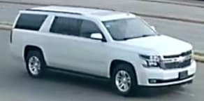 Inicialmente se pensaba que a Mónica se la habían llevado en esta camioneta, aunque luego se aclaró que la subieron a la fuerza al Jetta plateado. Sin embargo, otros sospechosos también viajaban en este vehículo Chevrolet Suburban color blanco.