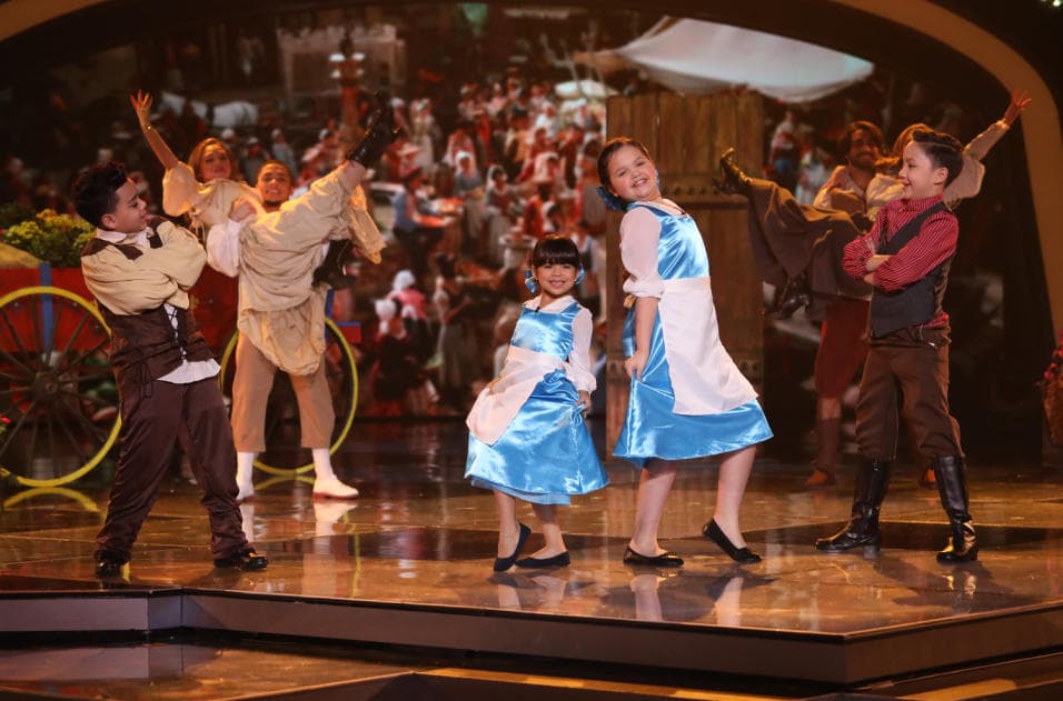 Los
<b><a href="http://www.univision.com/shows/pequenos-gigantes" target="_blank">Pequeños Gigantes USA</a></b> de talento extraordinario hicieron un performance de 'Bonjour', uno de los temas clásicos de 'La Bella y la Bestia'.
<b><a href="http://www.univision.com/shows/pequenos-gigantes/impresionante-numero-de-la-bella-y-la-bestia-al-estilo-de-pequenos-gigantes-usa-video" target="_blank">Mira aquí el VIDEO</a></b>