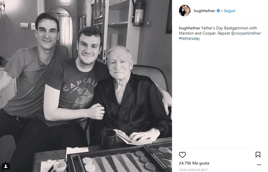 Uno de los últimos mensajes que el empresario compartió con sus seguidores fue esta foto en la que de acuerdo a lo descrito por él, pasaba el día del padre al lado de sus hijos, Cooper y Marston, herederos de su imperio.