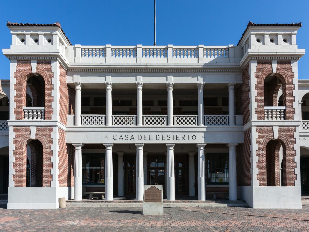 <b>Puesto 15. Barstow, California.</b>
<br>
<br>Entradas ilegales para cometer robos en 2019: 1,182 por cada 100,000 habitantes.
<br>
<br>Porcentaje del total de este tipo de crímenes en el estado: 0.2%% de 121,489.
<br>
<br>Tasa de pobreza en 2019: 35.3%.
<br>
<br>California y Ohio son los estados con más condados en la lista de los 50 lugares con mayor riesgo de este tipo de robos. Tienen seis cada uno.
<br>