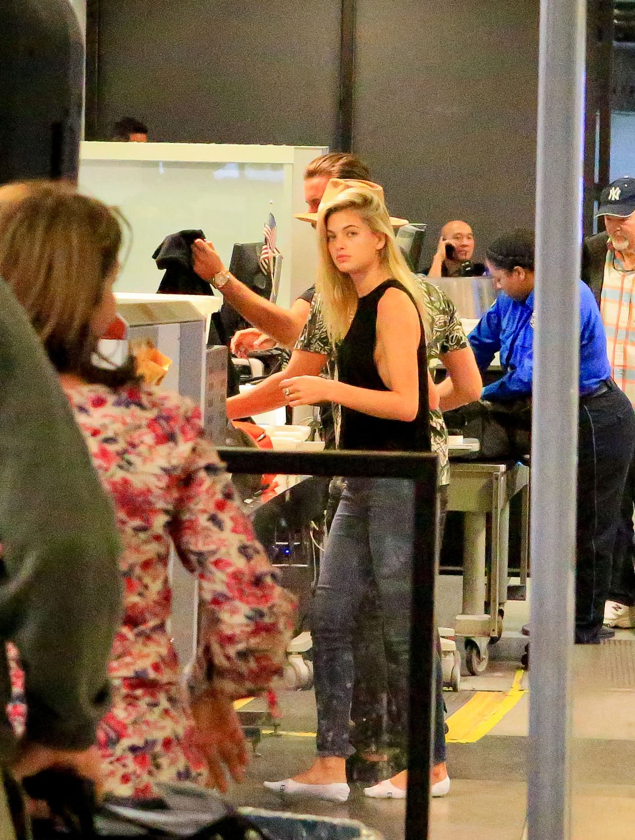 En ningún momento se les vio tomandos de las manos ni besándose.