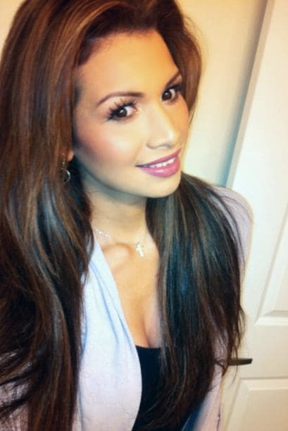 A través de las famosas fotos 'selfies' es como nuestra reina mantiene una estrecha relación con sus seguidores. Este tipo de fotos se han convertido en un fenómeno y no hay quién no se haya tomado una. Ahora puedes subir la tuya con el hashtag #NBLselfie para ganar un kit de belleza, los detalles aquí