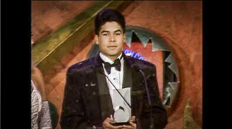 La ronda de premios la inauguró un jóven Jerry Rivera con el premio Artista Masculino del Año en la categoría Tropical/Salsa.