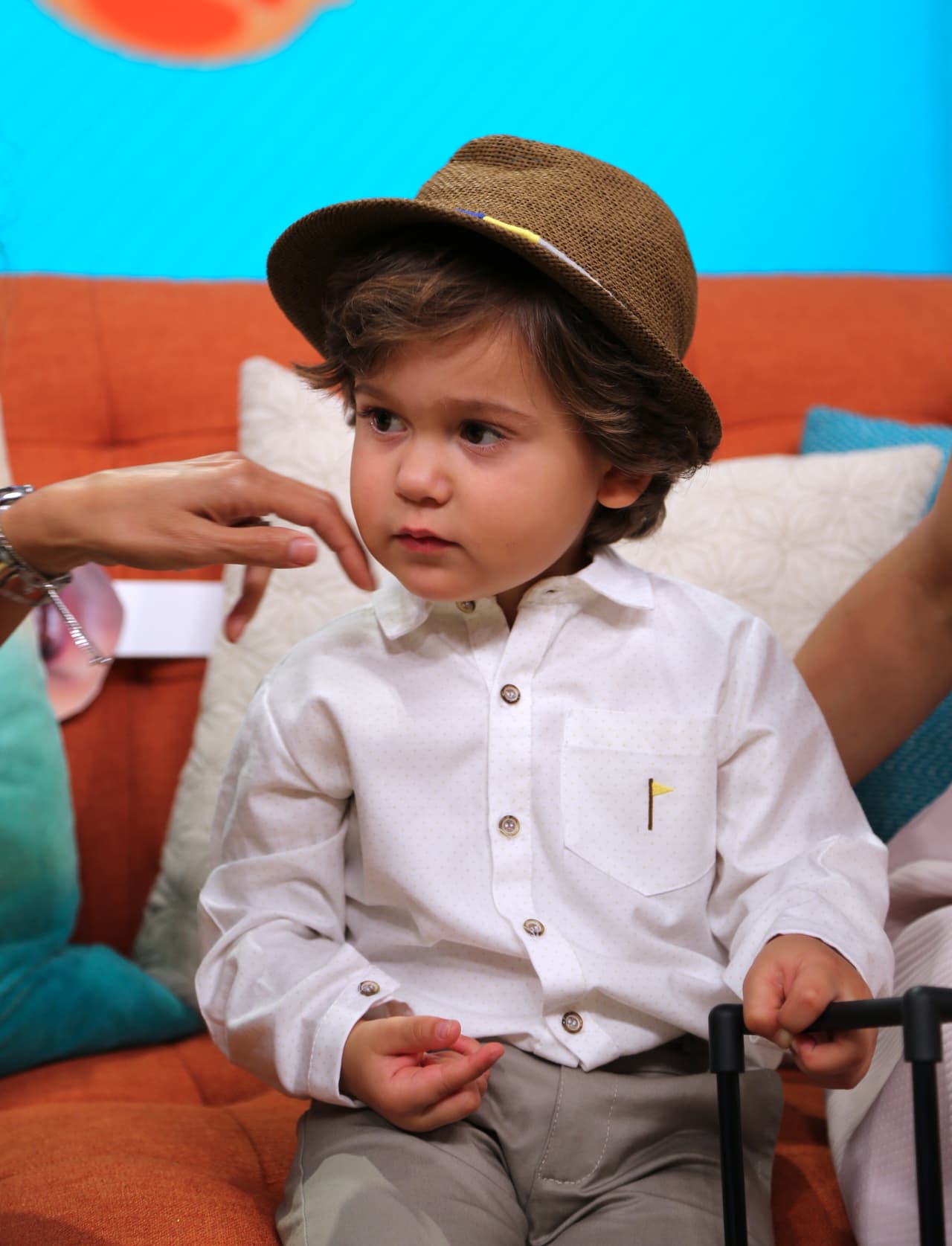 Bruce es un niño muy tierno y juguetón, además de todo un galán, seguro que muy pronto comenzará a romper corazones.