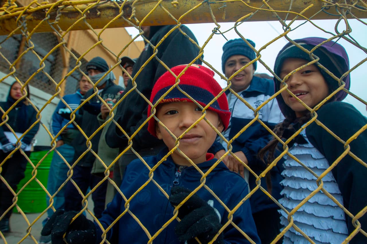 Muchos de los migrantes en el albergue de Piedras Negras son menores. Aunque el presidente Trump afirmó que podría declarar una emergencia en la frontera sur para obtener los recursos del muro fronterizo,
<a href="https://www.univision.com/noticias/frontera-eeuu-mexico/california-lanza-un-desafio-a-trump-y-retirara-la-guardia-nacional-de-la-frontera-con-mexico"> los gobernadores de Nuevo México y California han decidido retirar sus tropas de la Guardia Nacional de la frontera.</a>