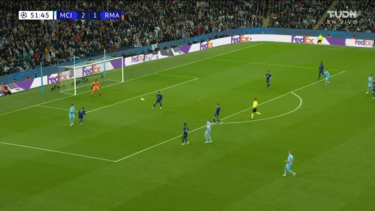 ¡GOL!  anota para Manchester City. Phil Foden
