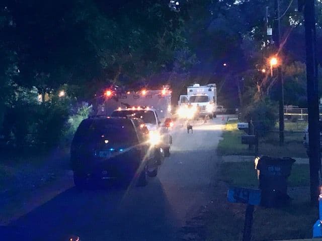 Los sospechosos a bordo del vehículo se estrellaron y huyeron a pie, informó la 
<a href="https://www.hallcounty.org/168/Sheriffs-Office" target="_blank">Oficina del Alguacil del condado de Hall </a>en un comunicado.