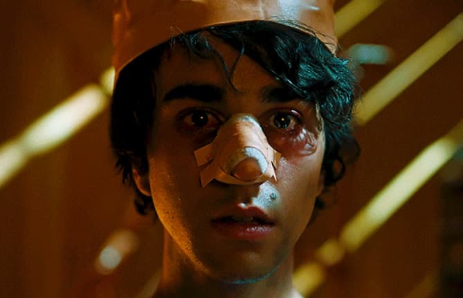 Su familia trata de averiguar qué escondía la difunta señora y al final, esto terminará ligando a los personajes Annie, Steve y Peter 
<a href="https://www.univision.com/entretenimiento/cine-y-series/hereditary-esta-basada-en-hechos-reales-si-existe-la-invocacion-al-rey-paimon"> a un culto bastante perturbador. </a>