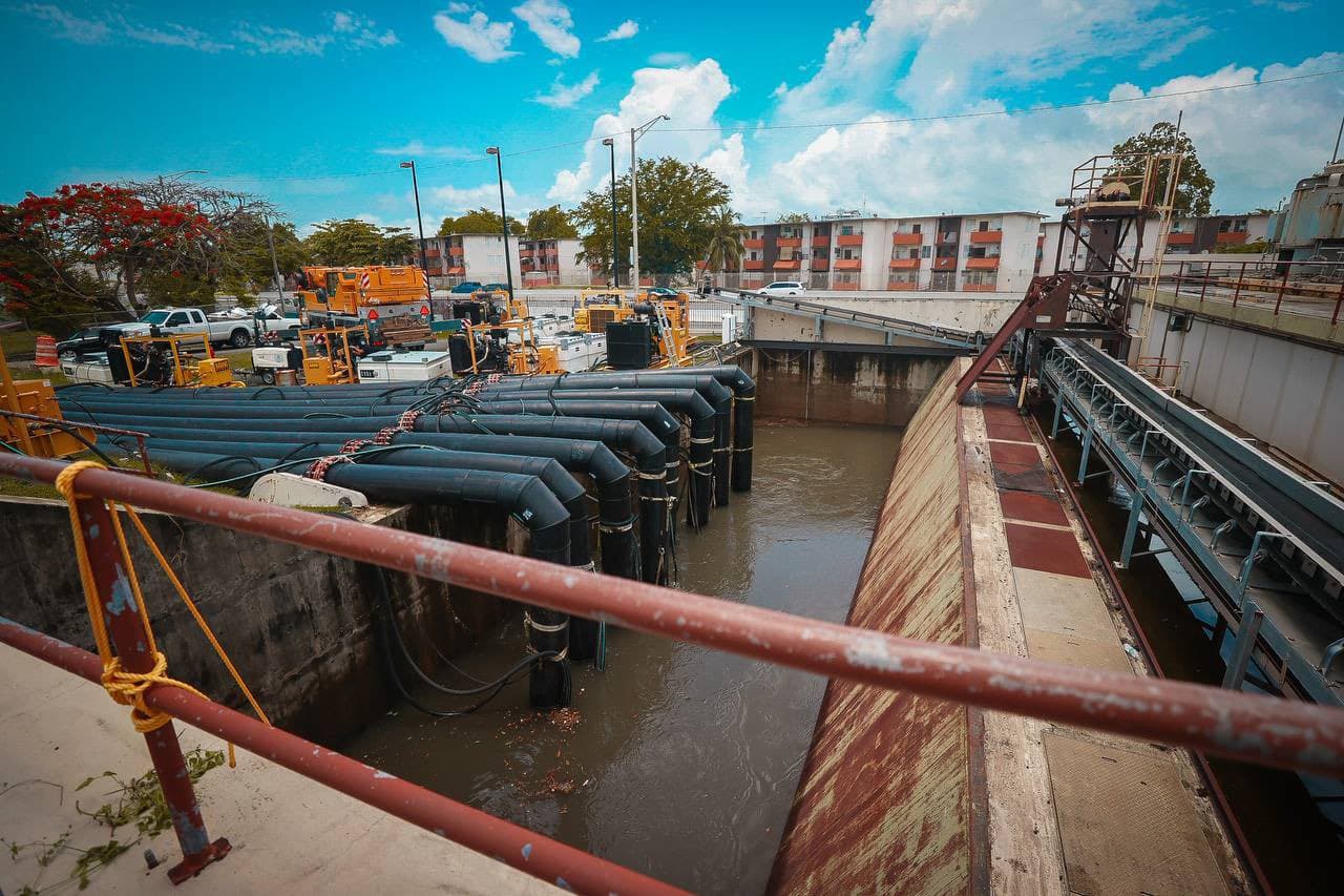 El alcalde de San Juan, Miguel Romero Lugo, activó un plan de contingencia para atender las inundaciones de este jueves. Más detalles
<a href="https://www.univision.com/local/puerto-rico-wlii/san-juan-puerto-rico-activa-plan-contingencia-ante-inundaciones-varios-sectores" target="_blank">aquí</a>.
<br>