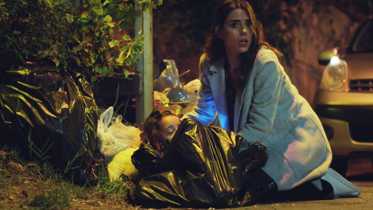 Zeynep encontró a Melek tirada y abandonada en un basurero