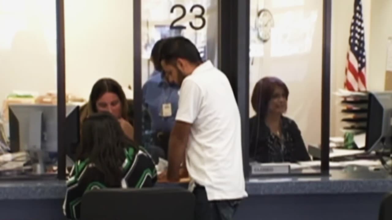Abogados denuncian que administración Trump podría estar negando documentos a inmigrantes, ¿Hay riesgo de deportación?