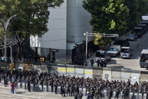 La amenaza de posibles manifestaciones por parte de grupos opositores en la Ciudad de México inclinó la balanza a Toluca.