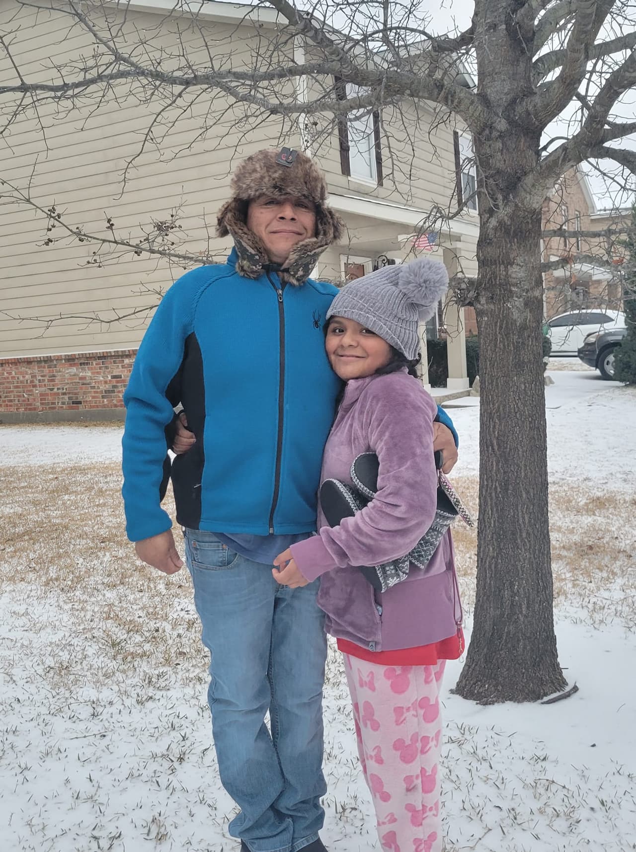 Todos bien abrigados posaron para las fotos de la tormenta invernal.
<br>