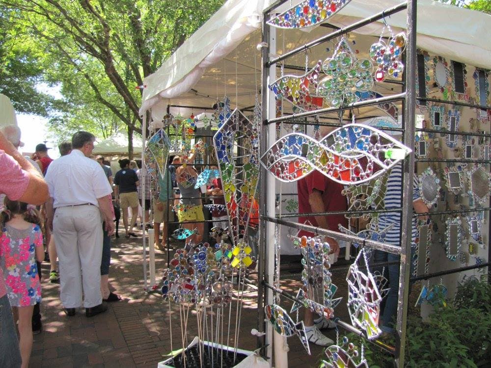 <b><a href="http://artparkmarietta.com/">Marietta Art in the Park (2 al 4 de septiembre)</a></b>. Festival anual de bellas artes con jurado del Día del Trabajo en Marietta Square, con 175 artistas de todo el país.