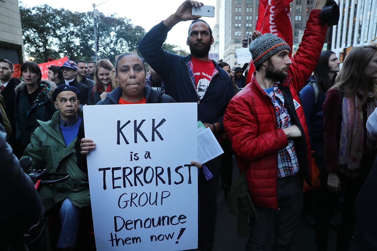 "El KKK es un grupo terrorista, denúncialos ahora".