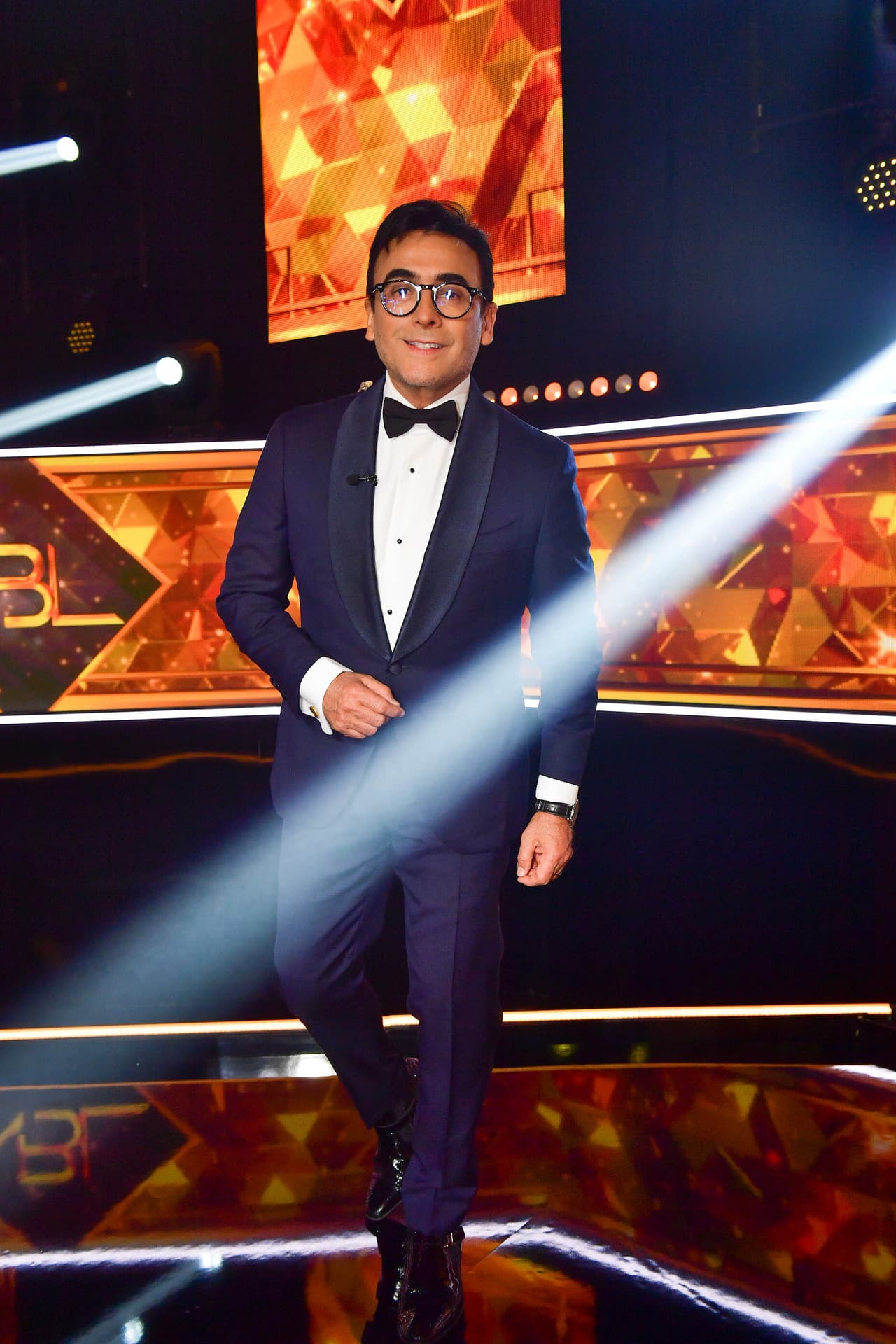 <b>Adal Ramone</b>s acudió con un smoking a esta gran final. El juez eligió el azul marino como su color de la noche.