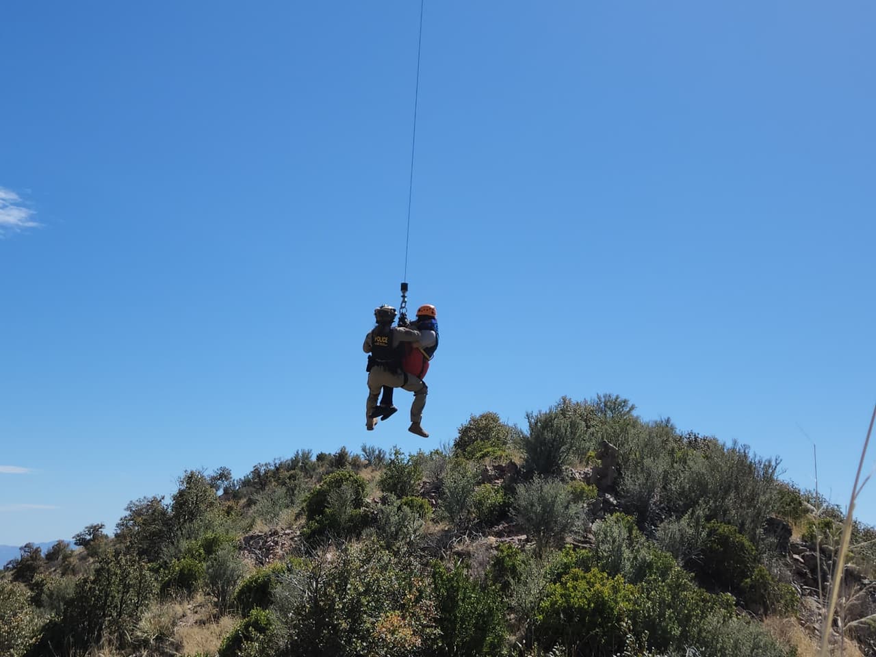Debido al terreno donde se encontraba tuvieron que extraerla con cuerdas.