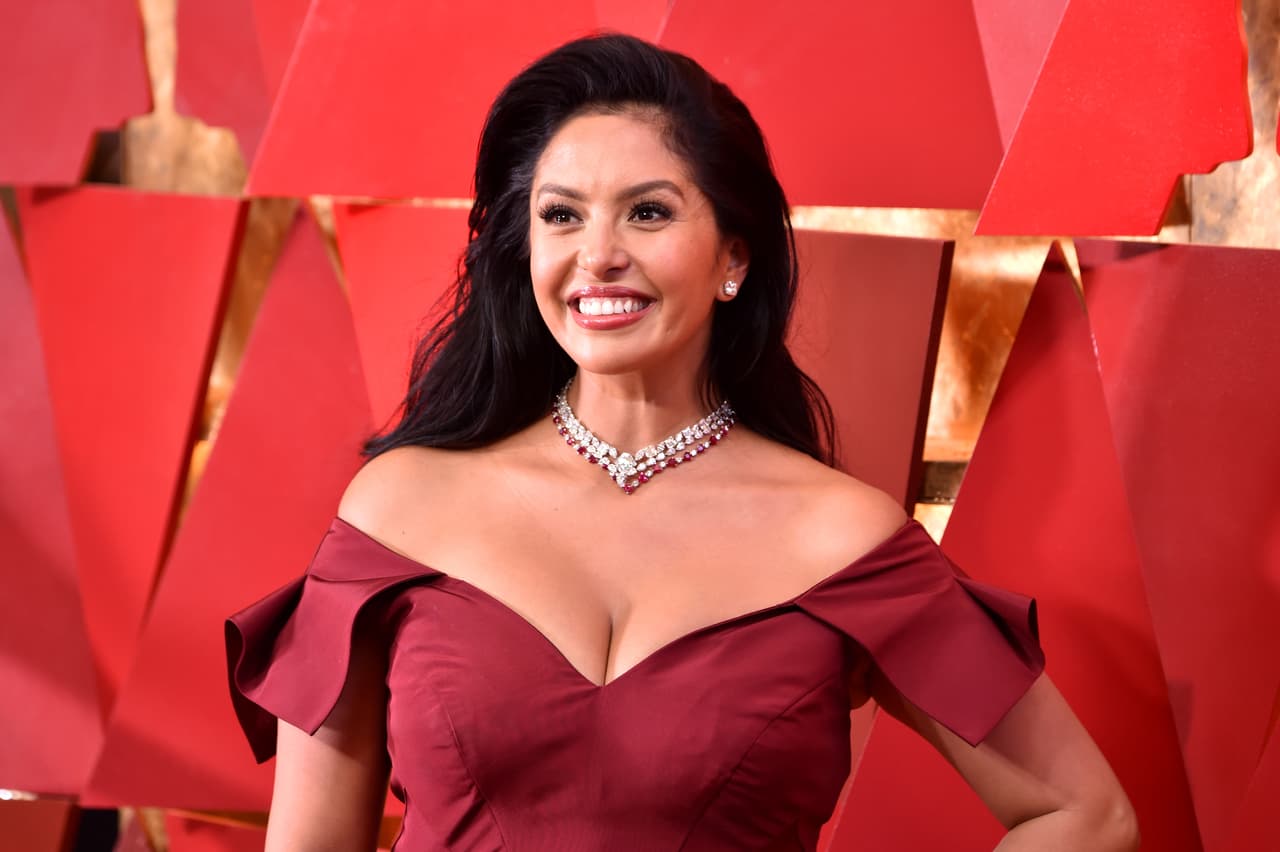 Aunque no era su padre biológico, parece que ambos tenían una relación compleja, incluso después de que él se separó de su madre en el año 2003, luego de 13 años de casados.
<br>