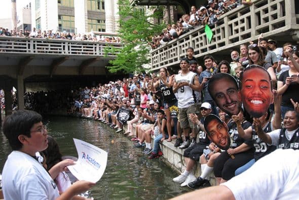 Photos: Spurs Championship Parade 2014 Barges