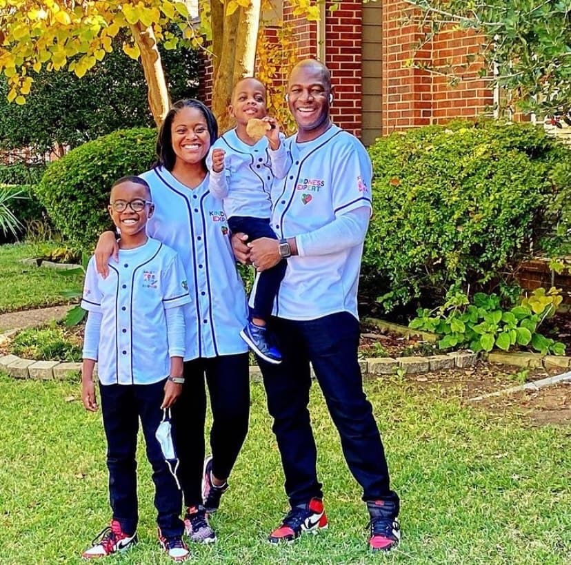 Orion Jean junto a su familia.