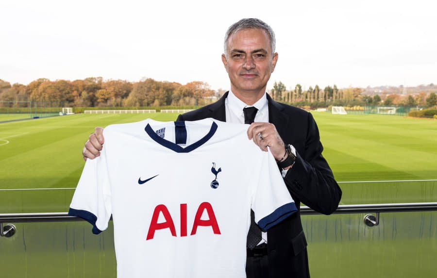 El día de hoy se ha presentado a José Mourinho como director técnico del Tottenham Hotspur, una nueva oportunidad que le ofrece un equipo inglés.