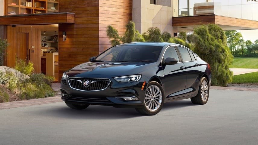 <b>Buick Regal</b>:
<br>
<br>La elegante línea de familiares medianos Regal de Buick, compuesta de este dinámico sedán hatchback y de una hermosa station wagon 
<b>nos llega desde la planta de Opel en Rüsselsheim, Alemania</b>. El Regal es una versión del Opel Insignia, un auto concebido, diseñado y construido en el complejo industrial de Opel en Rüsselsheim. Opel convivió con Buick por 88 años como una subsidiaria de General Motors hasta que fue adquirida este año por la francesa Groupe PSA, también propietaria de las marcas Peugeot y Citroën.
