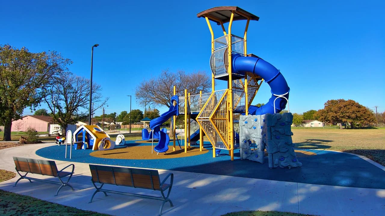 Así que este verano, no busques más allá de Garland para encontrar la diversión familiar que estás buscando. ¡Prepárate para
<b>sumergirte en la emoción y la aventura en estos nuevos y emocionantes destinos de recreación</b>!