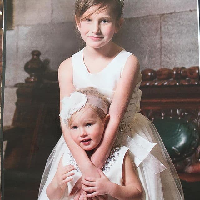 Elissa Marie y Alexa Miranda como dos muñequitas.