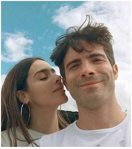 El romance entre ambos se produjo a raíz de la convivencia diaria que tuvieron en la serie ‘La bella y las bestias' y después de que ella terminara su noviazgo con Alfredo Gatica.
