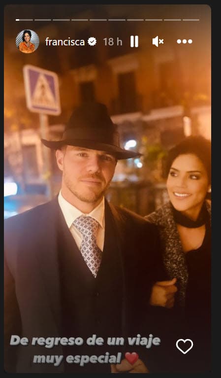 Bajo el cobijo de los primeros embates del invierno español, Francisca y Francesco se pasearon por las calles madrileñas envueltos en glamurosos 'outfits' idóneos para la época.
<br>