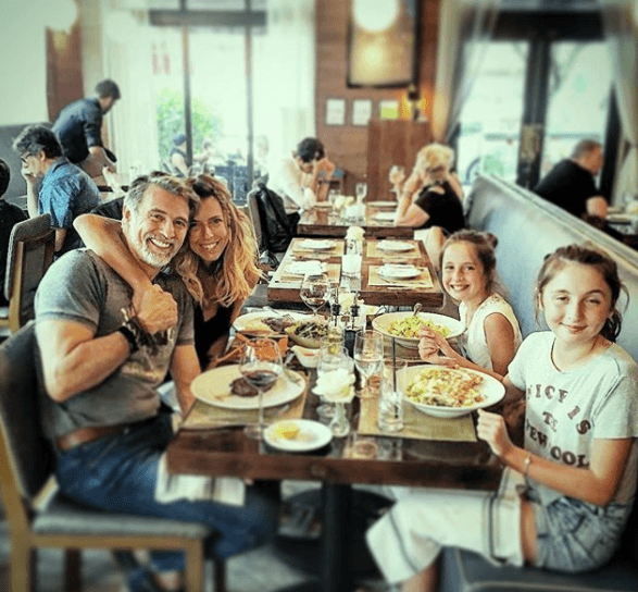 Tanto Maki como Juan Soler suelen subir a sus redes sociales imágenes donde comparten momentos junto a sus hijas.