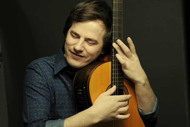 Te presentamos a Nahuel Pennisi el joven que canta (y ve) con el corazón en la mano
