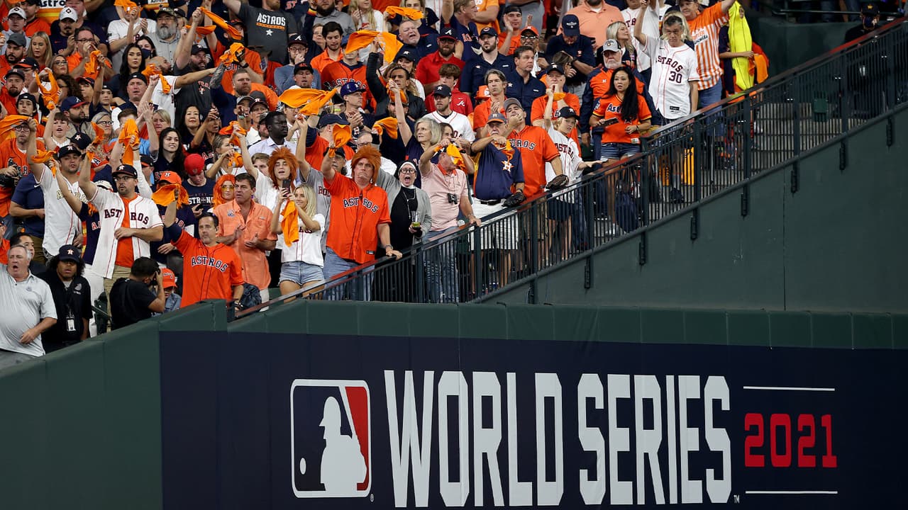 Los fanáticos estuvieron apoyando a su equipo durante todo el encuentro.