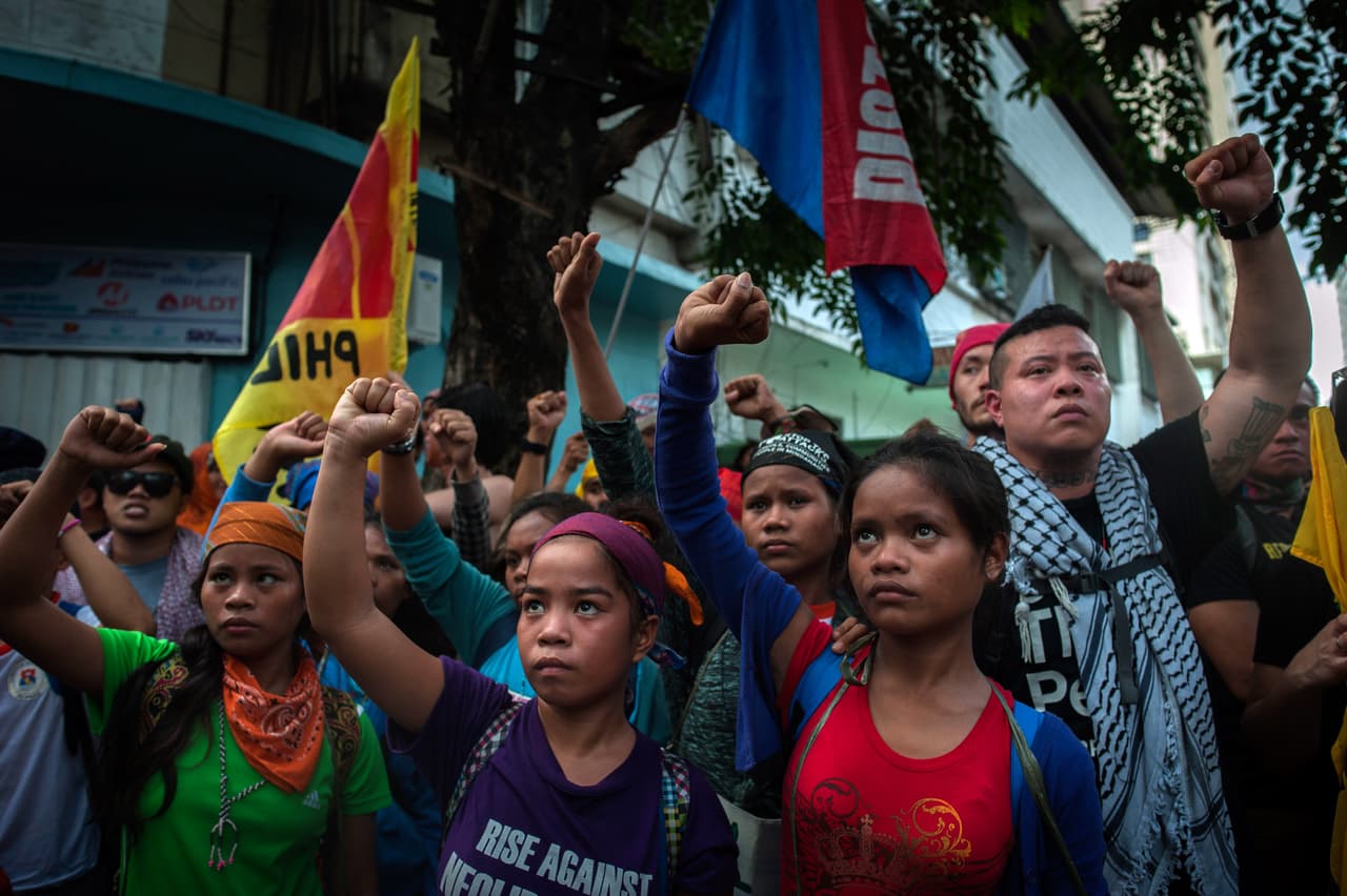 Esta visita a Filipinas es la quinta y última escala de la gira de Donald Trump por países asiático. Los Estados Unidos y su excolonia, Filipinas, han sido aliados estratégicos desde la Segunda Guerra Mundial.
<br>