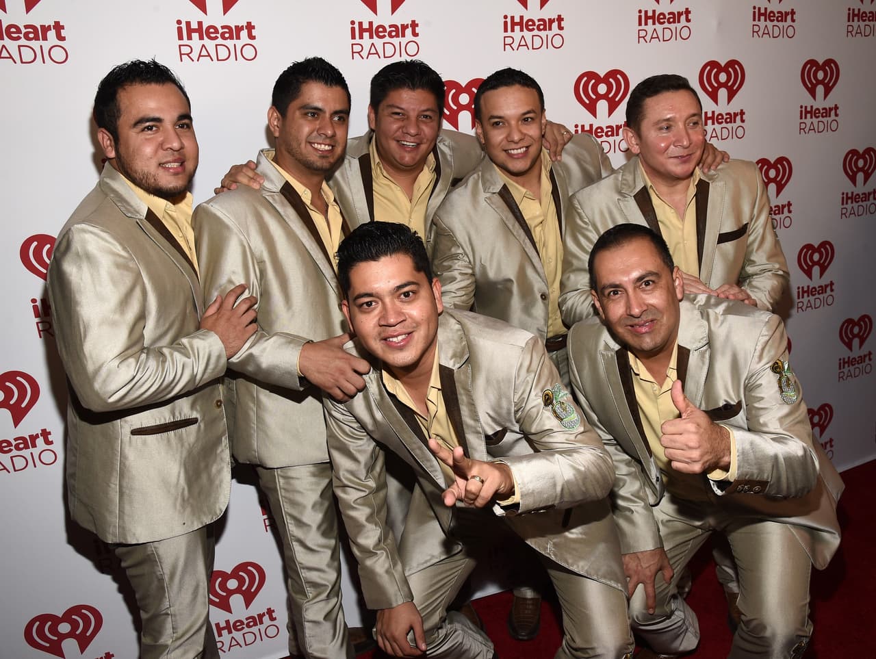 La Original Banda El Limón: Carlos Lizárraga, integrante de la agrupación fue denunciado por abuso sexual por darle una nalgada a una comunicadora. Además, el mismo grupo también había tenido un episodio similar con Andrea Vilash, otra periodista que intentó entrevistarlos.