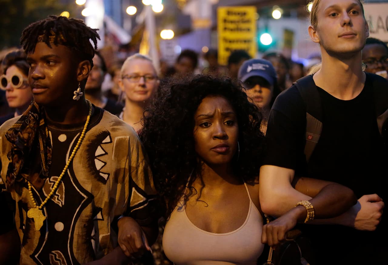 Tres policías han sido puestos en labores administrativas por este caso.