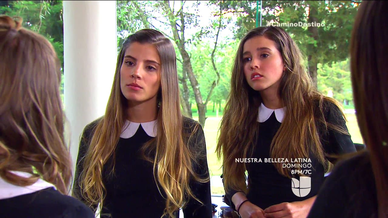 ¡No hagas caso a las palabras de Carolina! Es cierto que Carlos estuvo comprometido con Isabela, pero ahora te ama solo a ti.