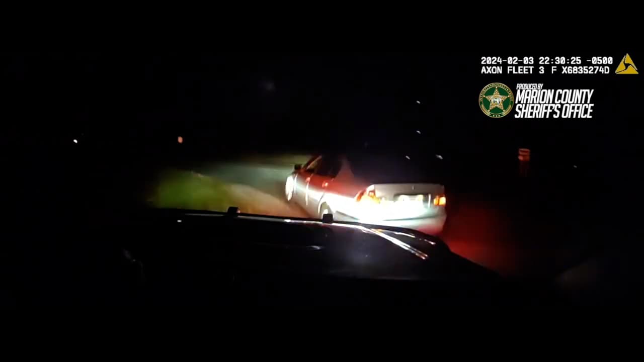 "Debido a que González viajaba a altas velocidades, manejaba erráticamente y entraba a una zona residencial, la persecución fue cancelada por seguridad pública", se explicó en el comunicado.